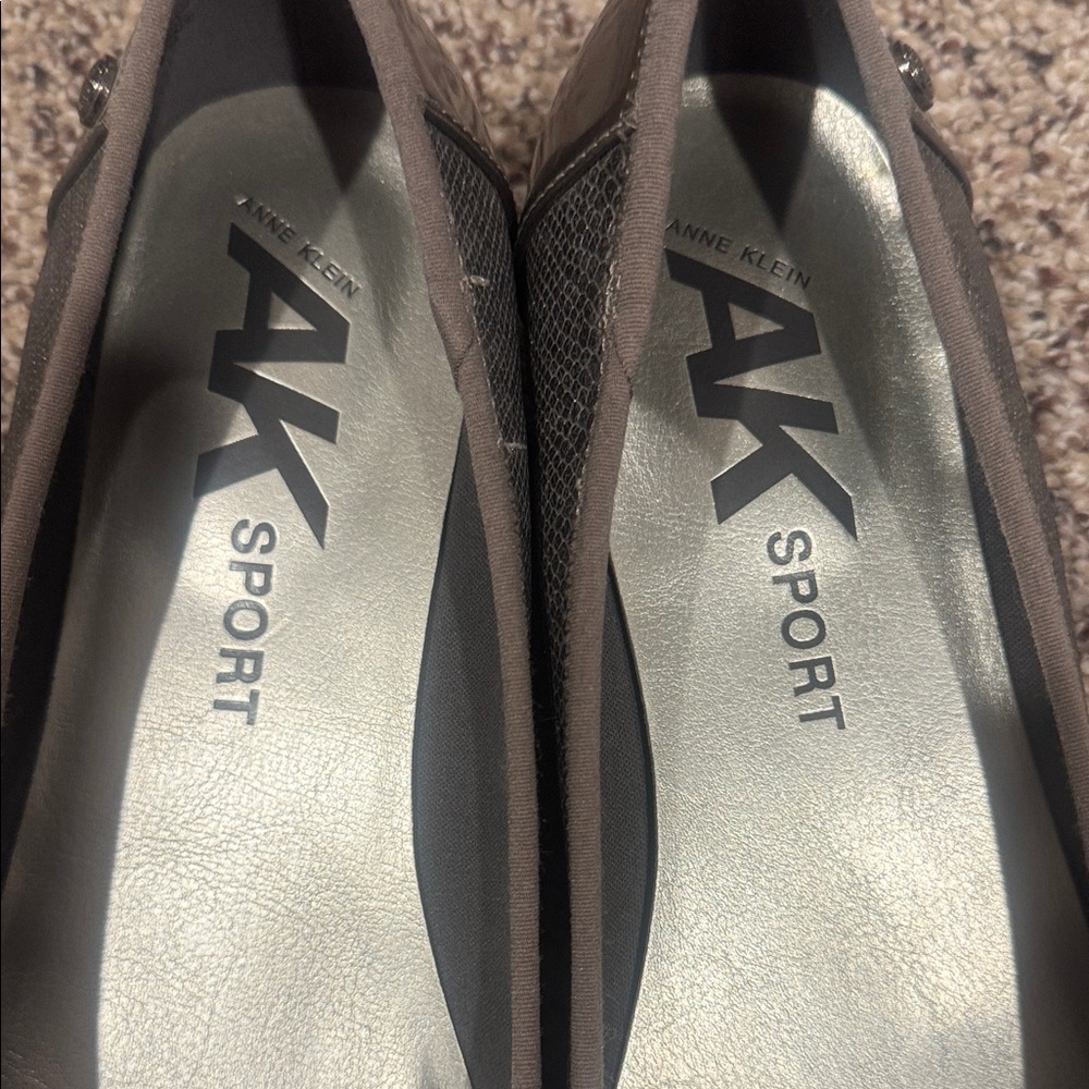 NWOT Anne Klein Metallic Pewter Loafers - Picture 3 of 6